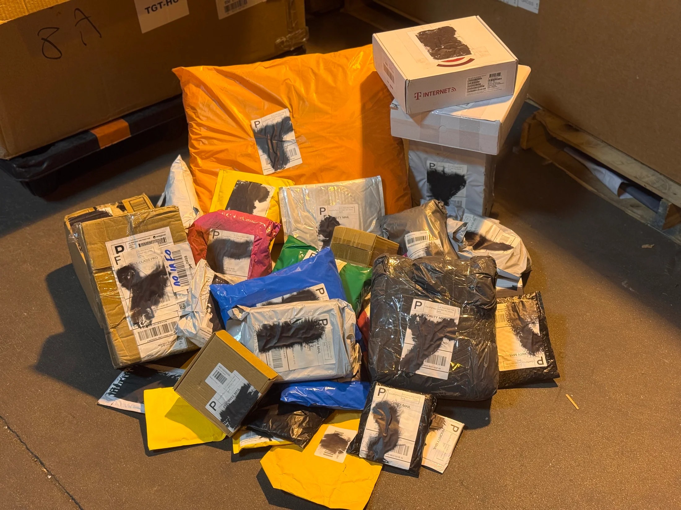 Mail Mystery Box (shipping included) Mail Mystery Box (shipping included)